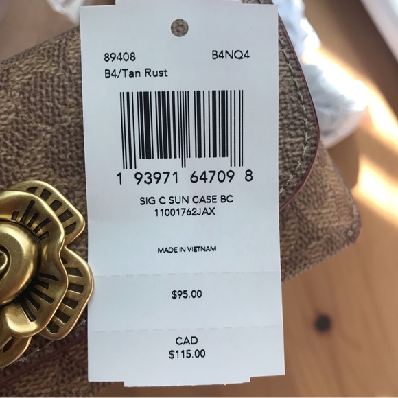 ☀️🥰 Coach Sunglass Case Bag Charm In Signature Canvas - Picture 8 of 11